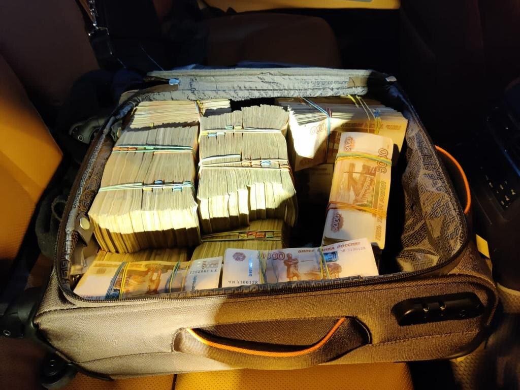 100 млн рублей наличными фото Как пытались провезти через границу 106 миллионов рублей Злой таможенник Дзен