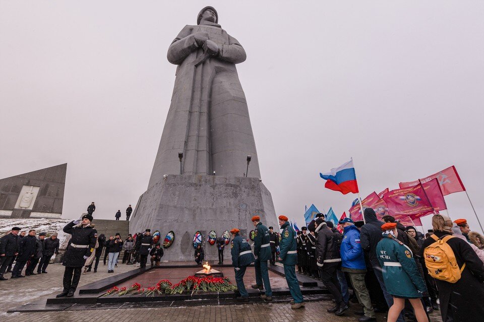     В Мурманской области отметили 78-летнюю годовщину разгрома немецко-фашистских войск в Заполярье. Фото: правительство Мурманской области