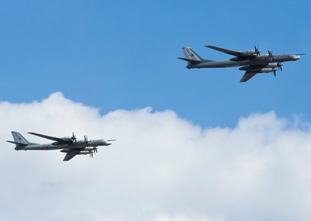    Стратегические бомбардировщики Ту-95 дальней авиации ВКС России Минобороны России