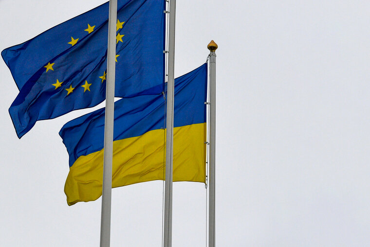    Украина не справилась бы в борьбе с Россией без обширной помощи Запада, считает Петр Фиала