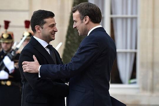    Зеленский обсудил с Макроном восстановление энергоинфраструктуры Украины