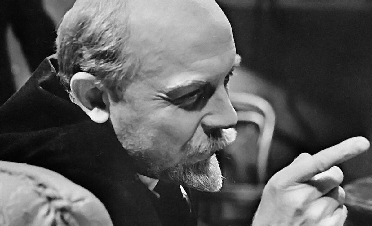    Кадр из кинофильма «На одной планете»