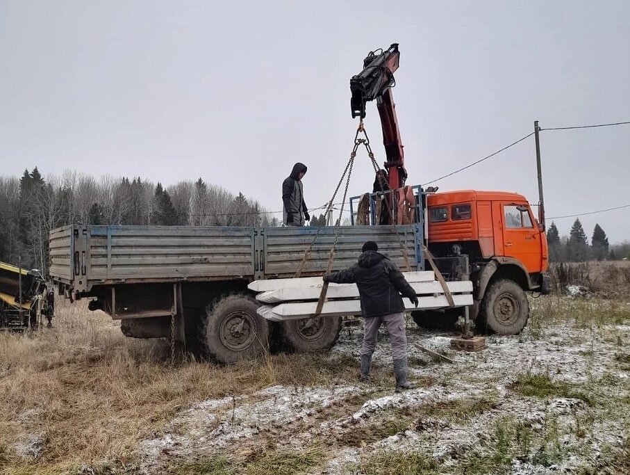 Уже готов фундамент из 30 железобетонных свай