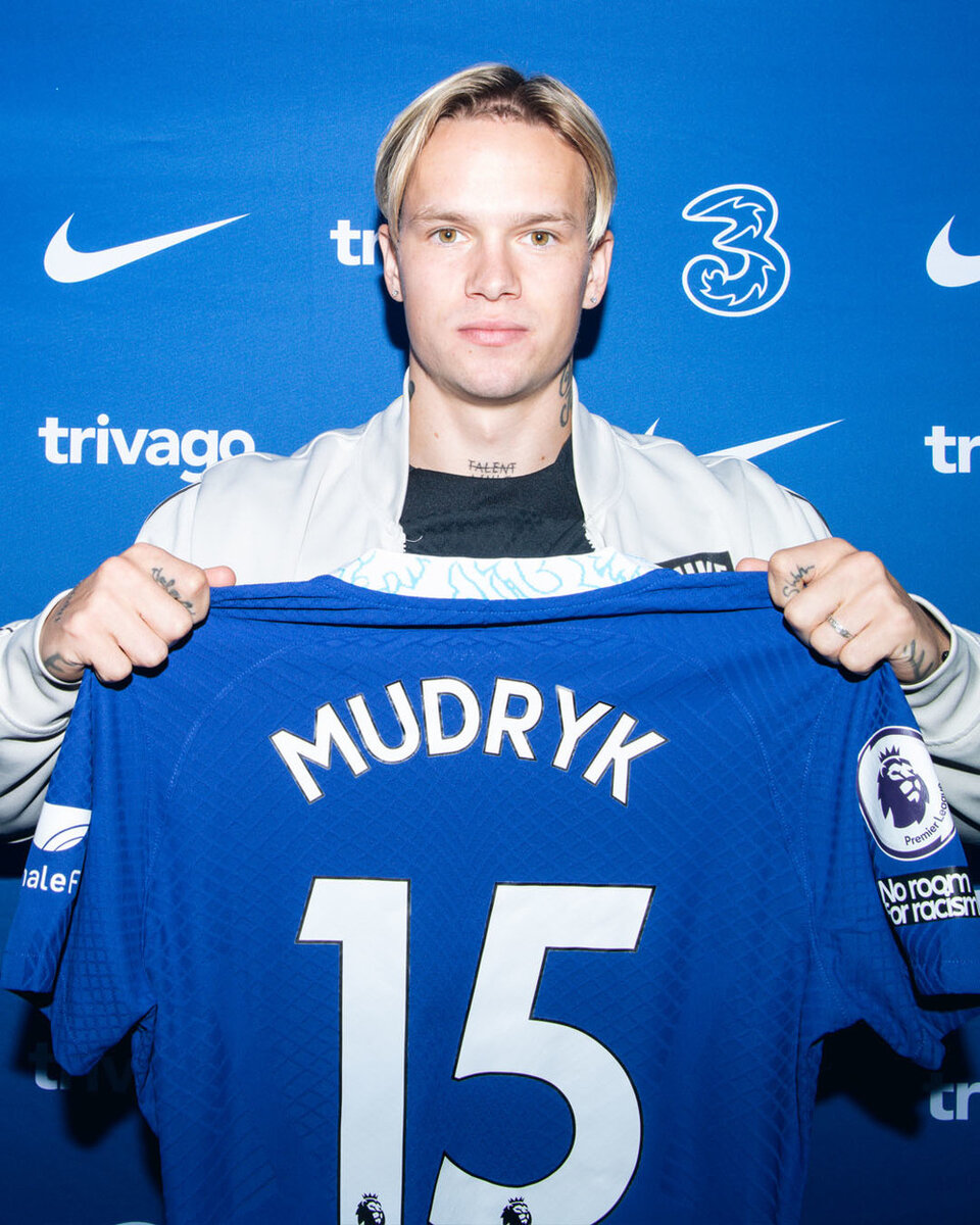     2) Михаил Мудрик, 22 года, левый полузащитник.Перешел из "Шахтера" в "Челси" за 70 млн евро.