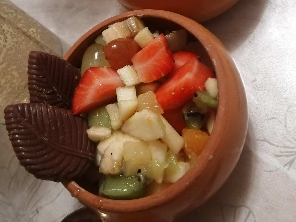 Фруктовый салат с горьким шоколадом. Как раз то, что надо!