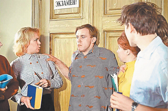    Сцена со студентами напомнила критикам капустник. Фото:  Кадр из фильма