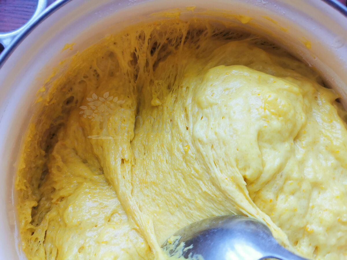 Тесто получается пышное и ароматное.