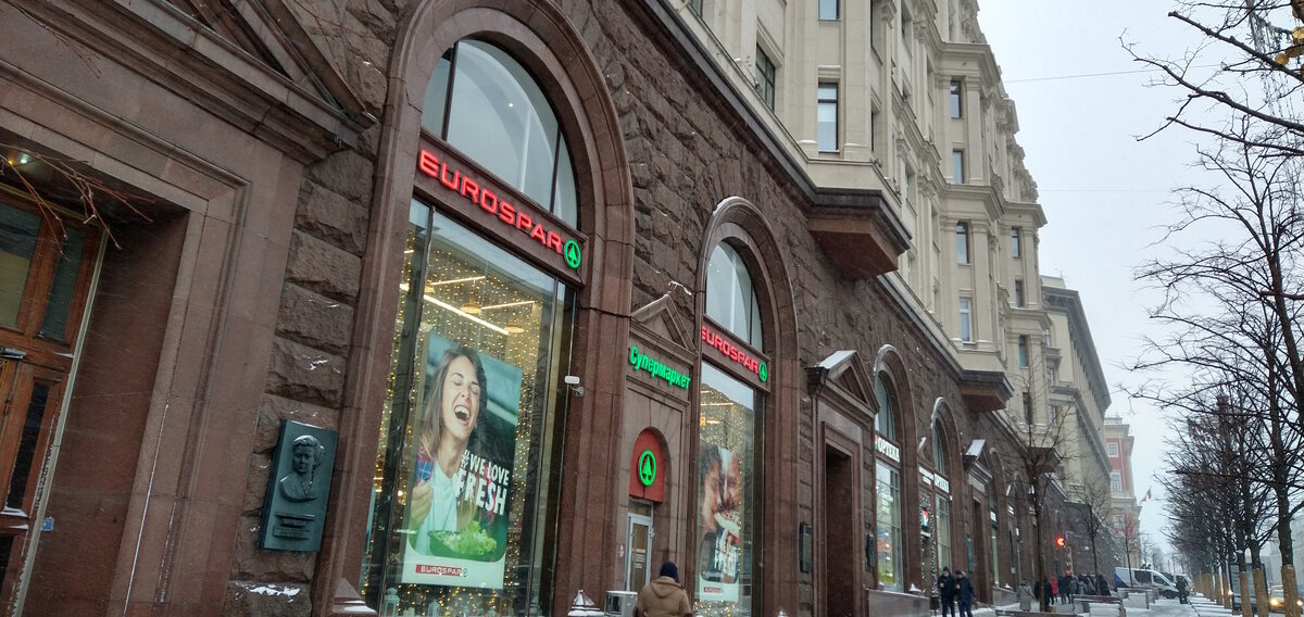 Причудливая смесь "сталинского ампира" и имперской архитектуры нв Тверской улице