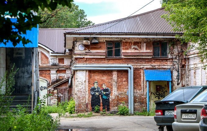   Нежилое здание узнают по граффити Мария Материкова