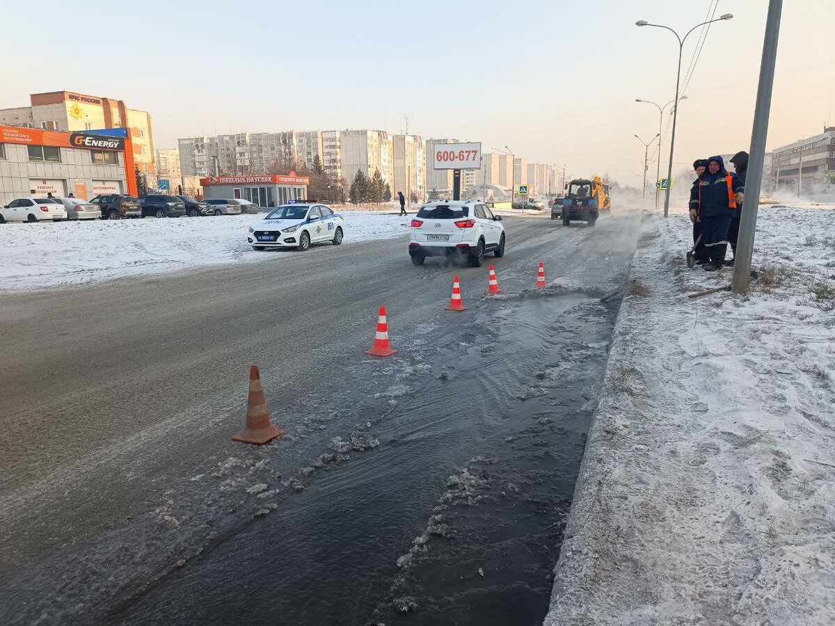 в городе прорвало трубу