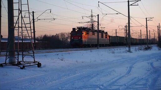 Электровоз ВЛ80С-840 и закат.