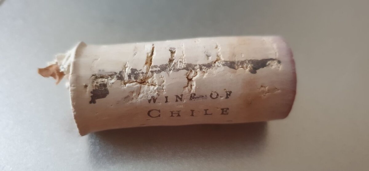 Так себе пробка... с изначальными дефектами