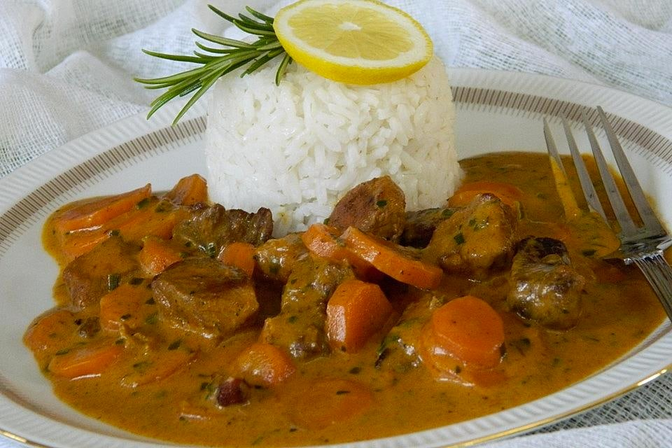 Гуляш с морковкой. Гуляш с морковью. Приготовления морковных изделия с гуляшом.