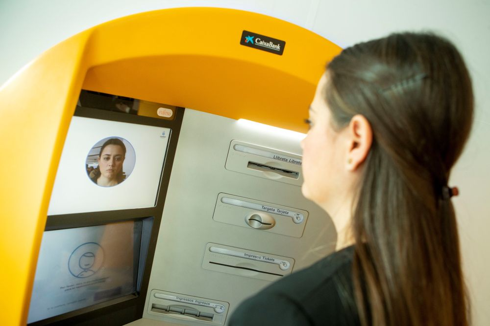Банк биометрических данных. Slm-415-ATM камера биометрии. Биометрический Банкомат. Биометрический терминал распознавания лиц. Распознавание лиц в банках.