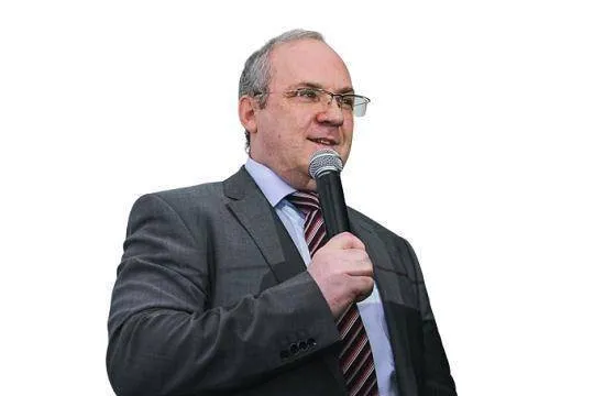    И рубль, парадоксов друг…