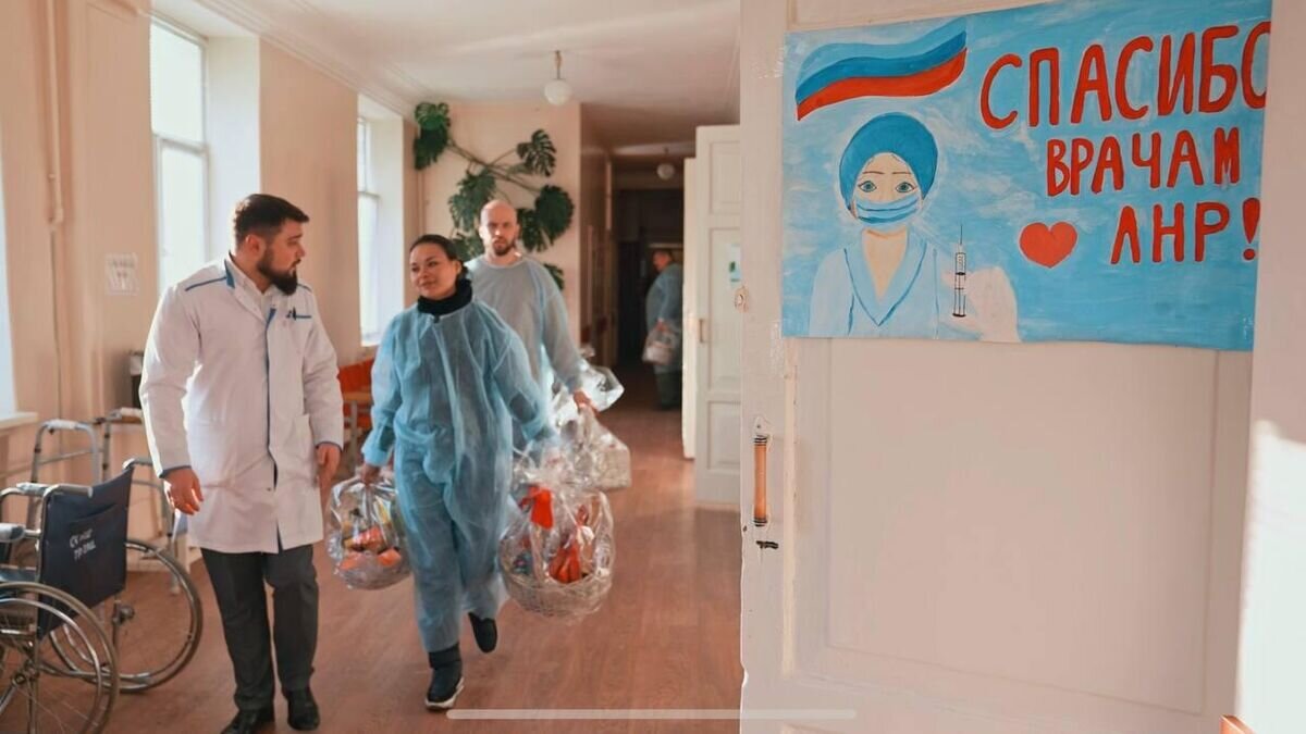    Ксения Шойгу во время посещения Свято-Николаевского храма в Стаханове, ЛНР© Фото : @ksenia_shoigu / Telegram