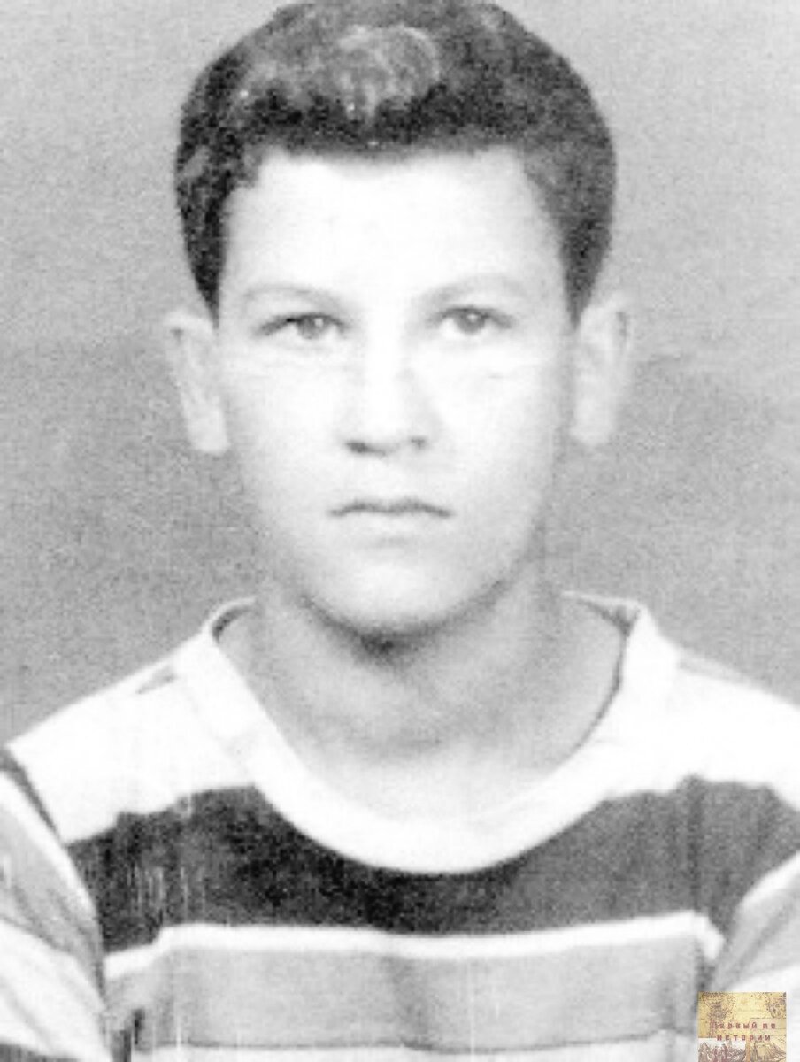 Пабло Эскобар в юности 