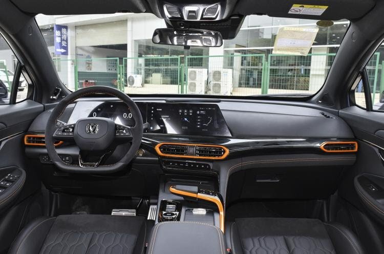 Интерьер Changan Uni-T