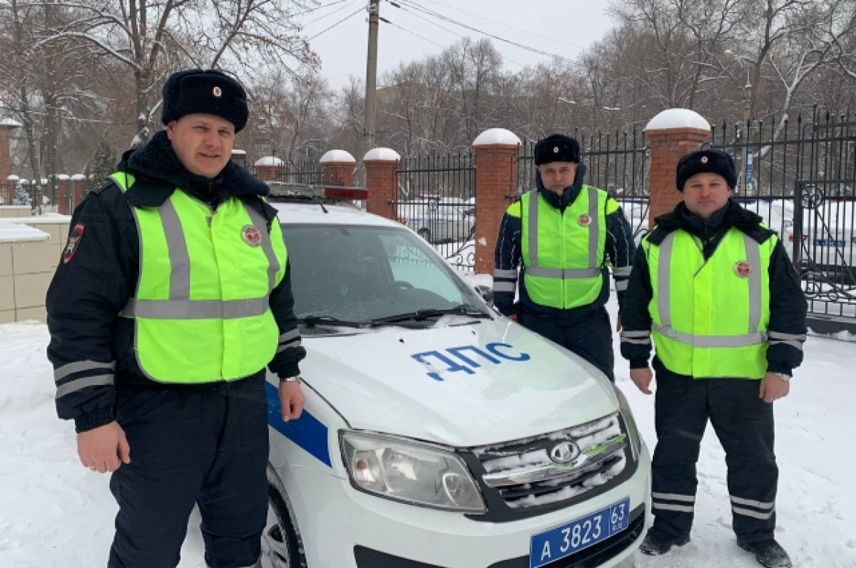    В Самаре инспекторы ДПС починили инвалидное кресло-коляску