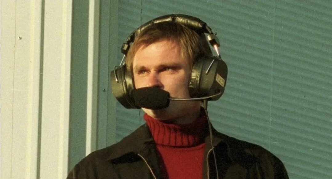 Юрий Тишков во время репортажа со стадиона "Торпедо". 2001 год.