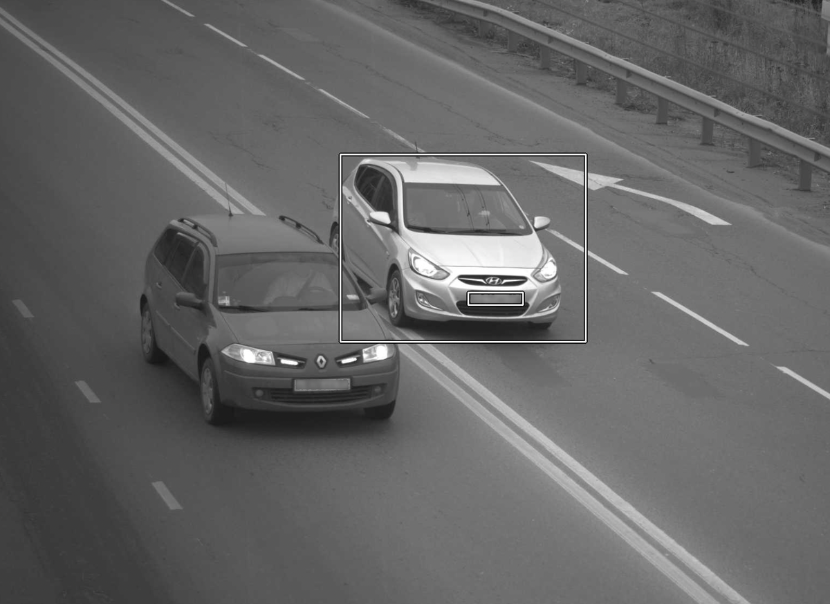 Неизвестно, какие были причины для такого обгона у водителя Соляриса, но штраф за это он явно не сможет обжаловать. Фото: http://www.olvia.ru/images/2/C/1.jpg