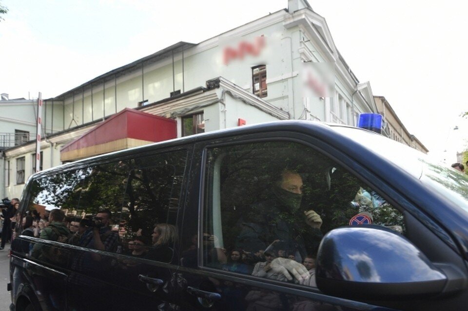     В первую же рабочую неделю в мэрию наведались силовики. Михаил ГУСЕВ
