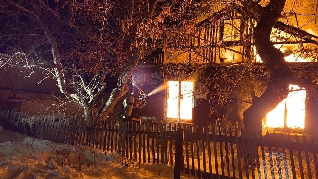     Пожар в Белоусовке унес жизни матери и трех дочерей.