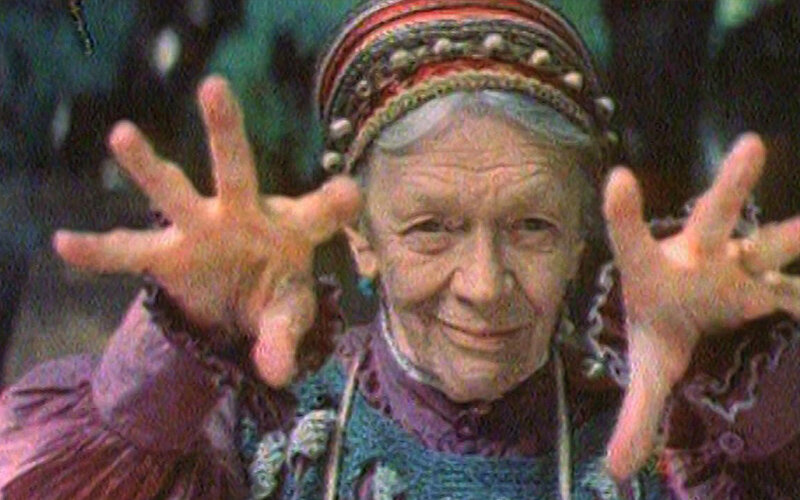 Т. Пельтцер — еще одна «советская» Баба Яга. Люблю эту актрису, в том числе за создание нестандартного, осовремененного образа. Но от исконного здесь, конечно, почти ничего нет. Фото из интернета, стоп-кадр из из сказки «После дождичка, в четверг»