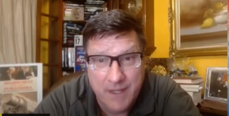 Риттер Скотт комментирует СВО на своем канале. Фото: www.youtube.com