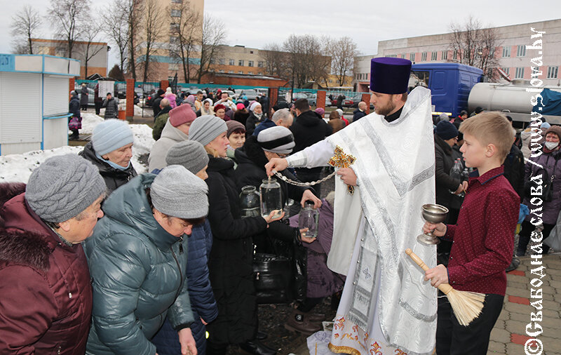 Рогачевцы верят в чудодейственную силу крещенской воды.