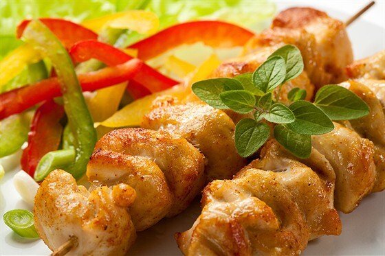    Жареные куриные шашлыки в соусе якитори