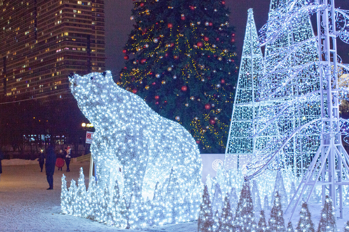 парк ростокино медведи. парк ростокинский акведук медведи. акведук ростокино мишки 2022. ростокино инсталляция медведи. ростокинский акведук белые медведи.