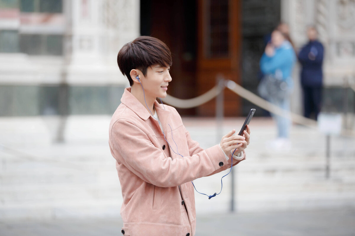 Актер Ли Джун Ги и  актриса  Пак Мин Ён  в шоу «My Ear’s Candy». 