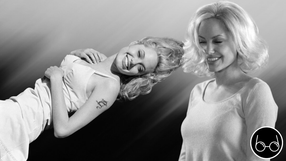 Анджелина Джоли блондинка