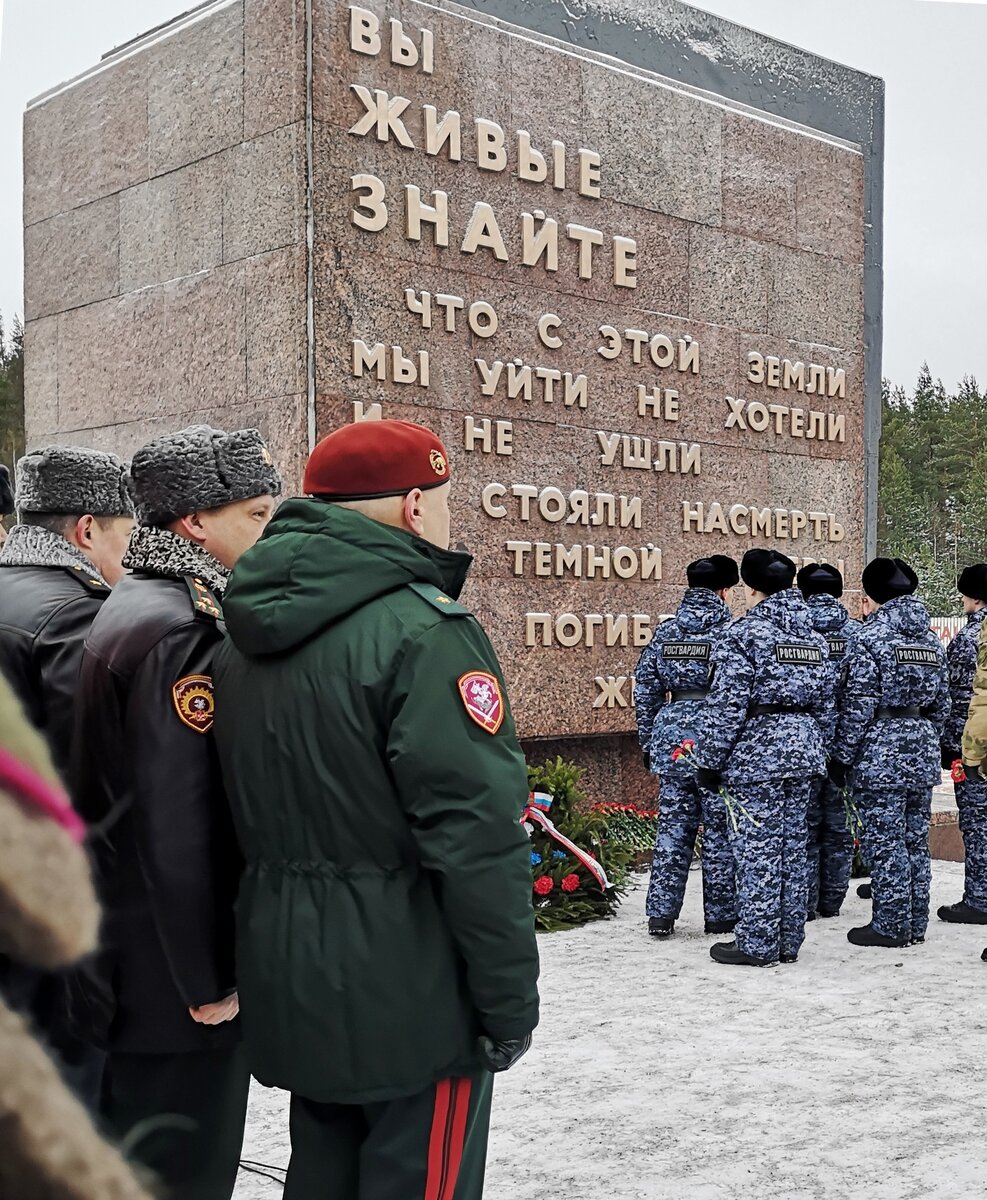 Рубежный камень на невском пятачке. Памятник блокаде. Мемориал прорыв блокады Ленинграда. Памятник прорыву блокады Ленинграда. Мемориал Невский Пятачок.