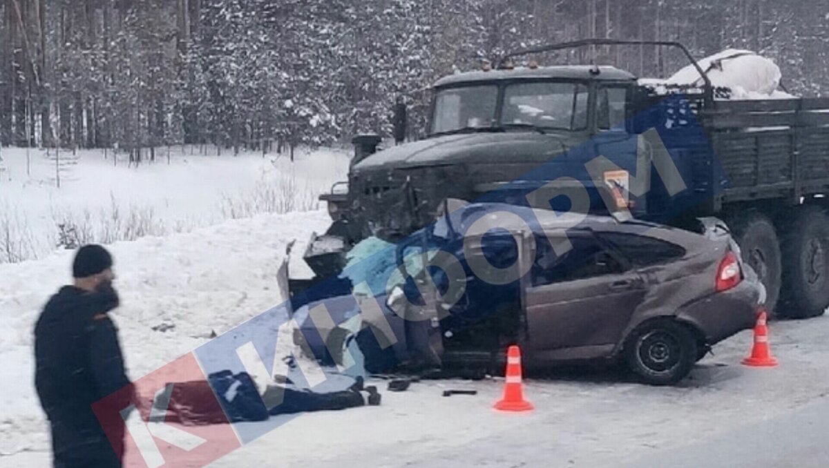     Водитель легковушки погиб на месте.