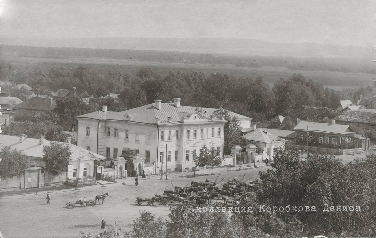 Доброе утро, Пенза! Перед вами дореволюционная фотооткрытка, на которой изображён старейший населенный пункт Пензенской области. Не оставим без подсказки... это место — Родина Куприна. Догадались?