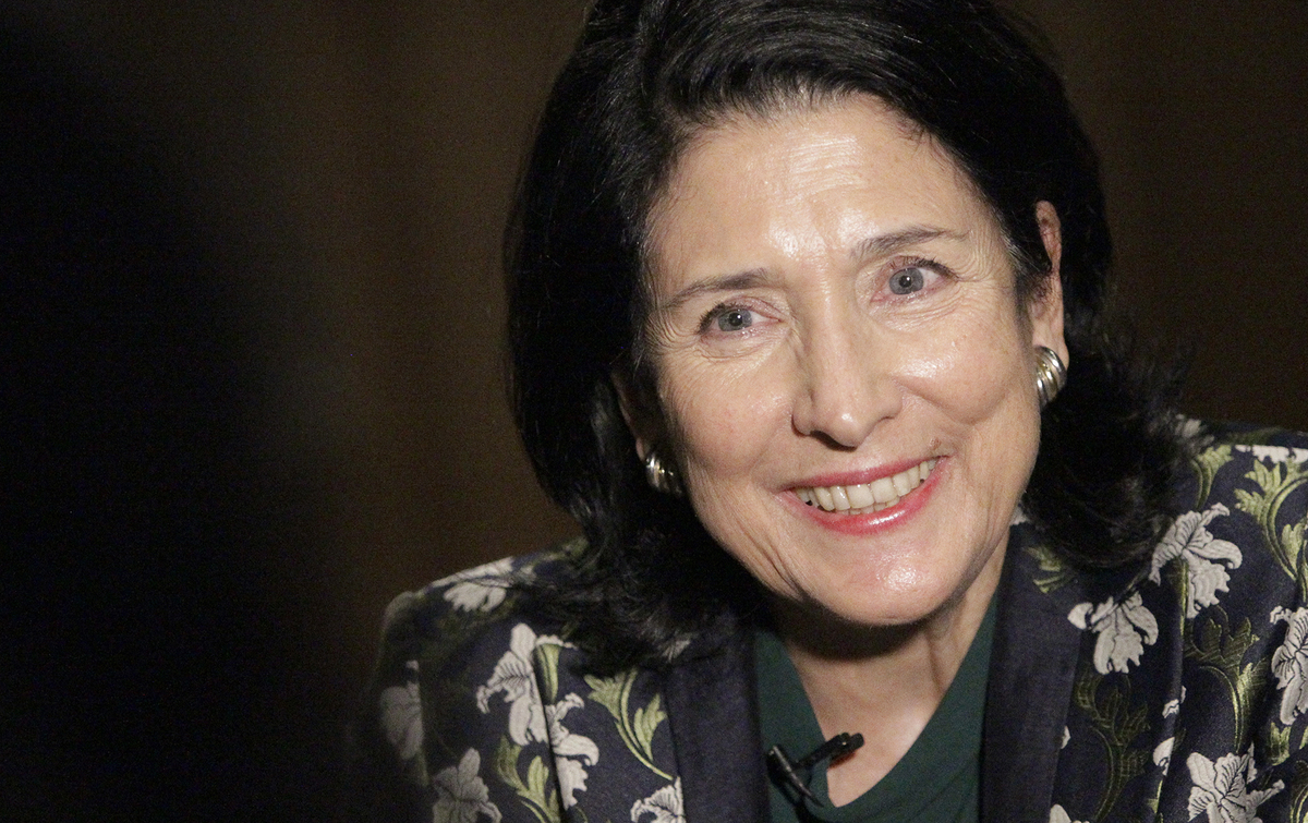 Ах, как блестят ее глаза