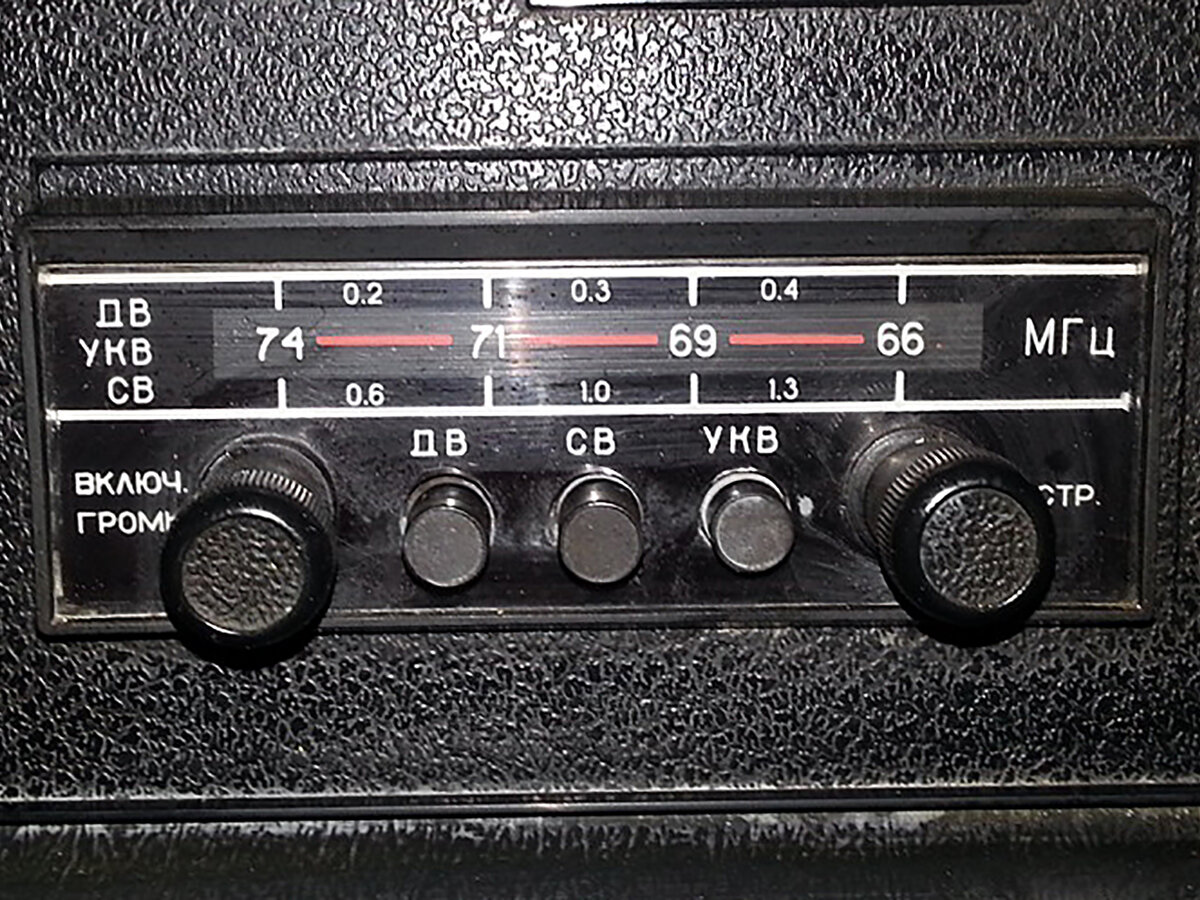 Радиоприемник А-373М, целых три диапазона! Прорыв по сравнению с предыдущим.