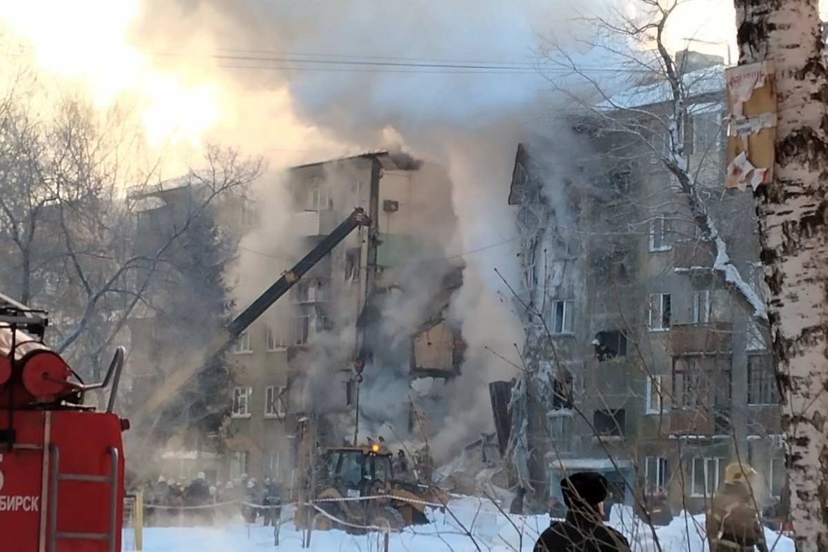    В Новосибирске выбило стекла у соседних зданий после взрыва газа в доме