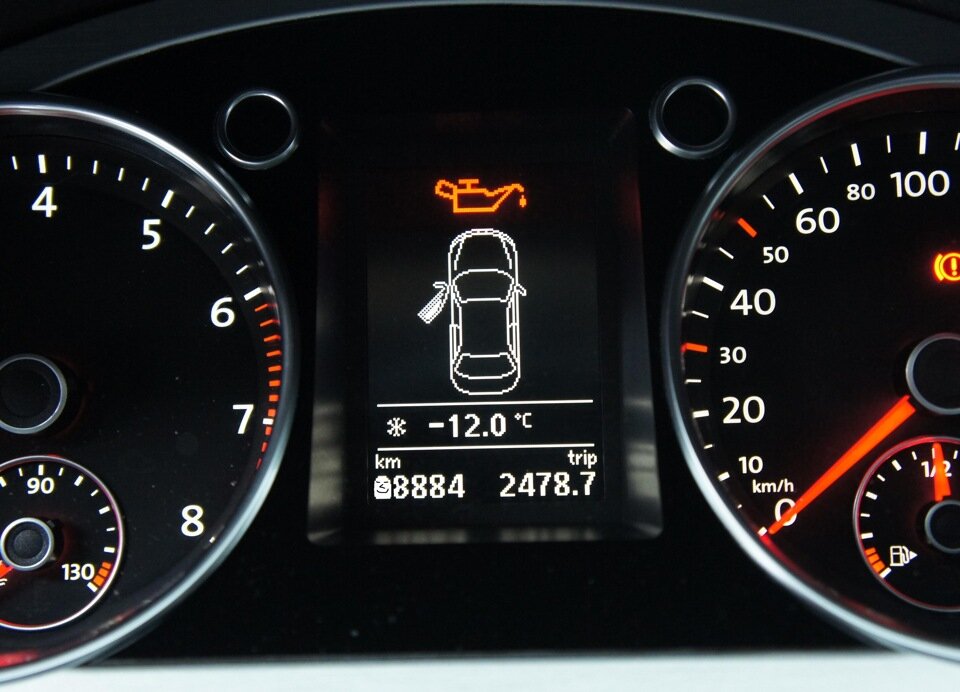 Горит желтая масленка фольксваген туарег