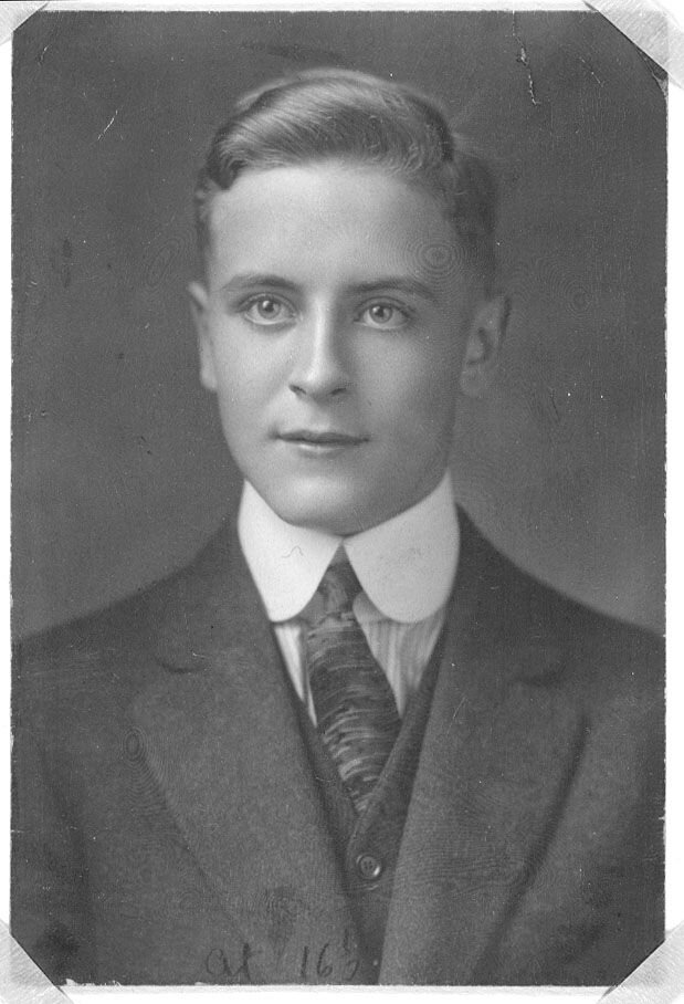 F s fitzgerald. Фрэнсис скотт фицджеральд 1896-1940. F s fitzgerald. Фрэнсис скотт фицджеральд писатель. Фрэнсис скотт.