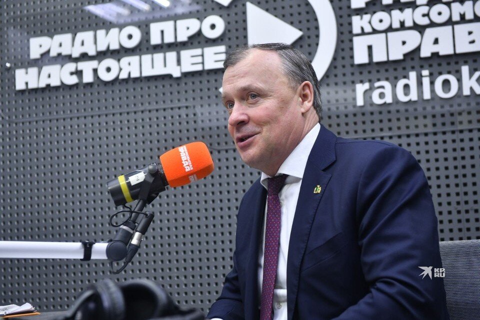     Глава города целый час отвечал на вопросы горожан в эфире радио «Комсомольская правда» (92,3FM) Алексей БУЛАТОВ