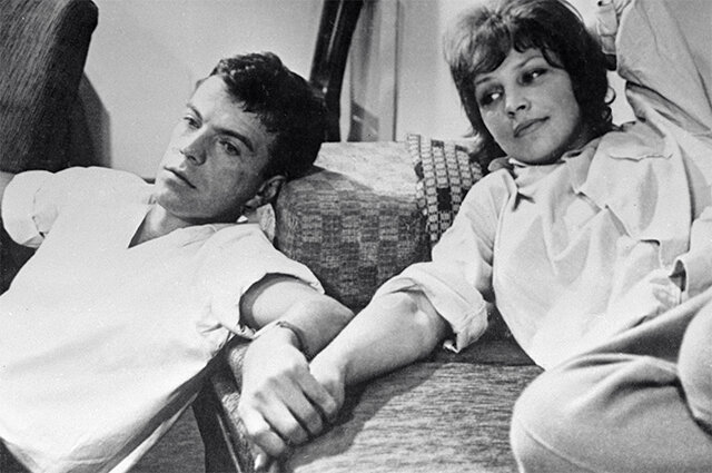    Вячеслав Шалевич и Эльза Леждей в сцене из фильма «Хоккеисты». 1965 г. Фото: РИА Новости
