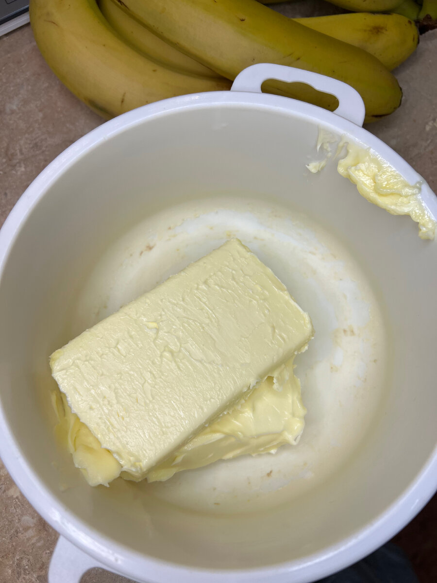 1. Масло оставить на столе, чтобы оно растаяло