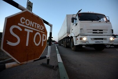    Грузовик на контрольно-пропускном пункте ©Максим Блинов РИА Новости