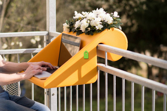     Как обустроить крошечный балкон: 15 лайфхаков