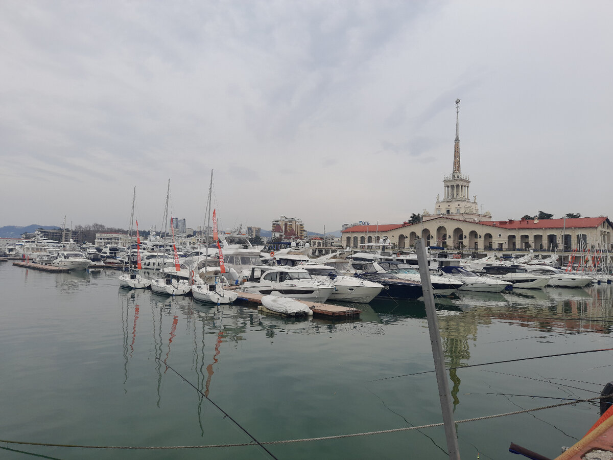 Морской порт. Город Сочи.