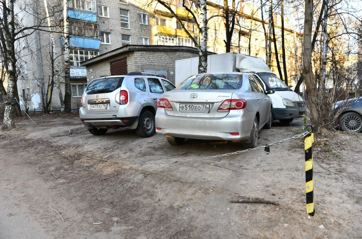 Куда жаловаться на парковку на тротуаре