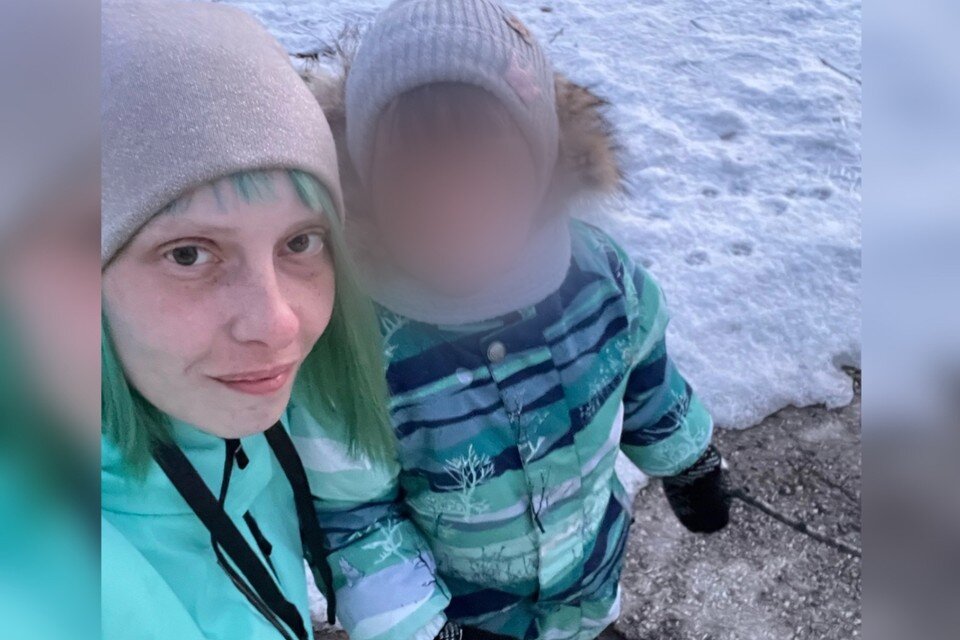     Молодая мать из Тольятти работает курьером вместе с дочкой. Фото: предоставлено «КП-Самара»